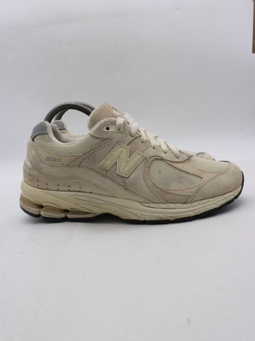 New Balance Calm Taupe  Ivory Men's 7 D Womens 8.5 Athletic Suede Sneaker M2002R